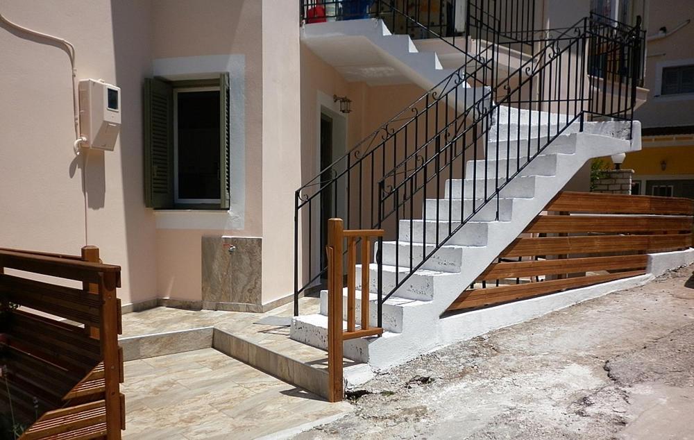 Μπουκαμβίλια - Bougainvillea Sivota  Exterior photo