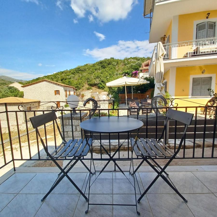 Μπουκαμβίλια - Bougainvillea Sivota  Exterior photo