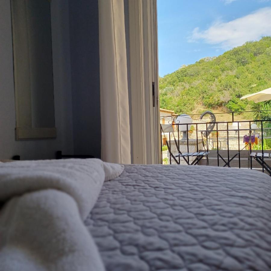 Μπουκαμβίλια - Bougainvillea Sivota  Exterior photo